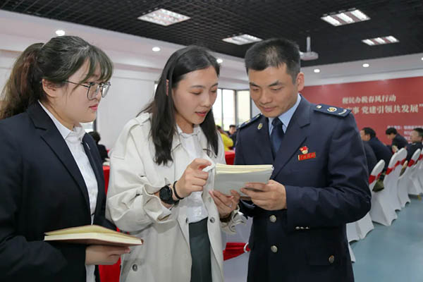 學(xué)史力行辦實(shí)事：江蘇稅務(wù)900名“政策服務(wù)專員”為企服務(wù)