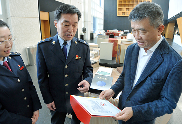 稅務(wù)總局高質(zhì)量辦理全國人大代表建議和政協(xié)委員提案——稅收“答卷”當(dāng)面送交代表委員